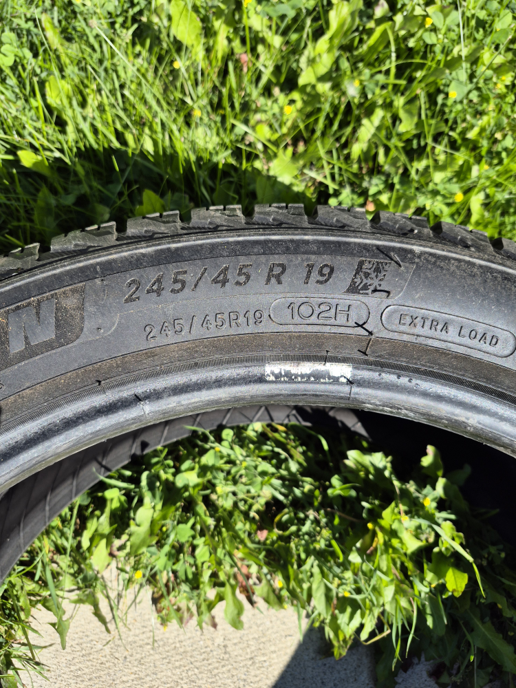 Michelin 1winter tire like new - photo 2
