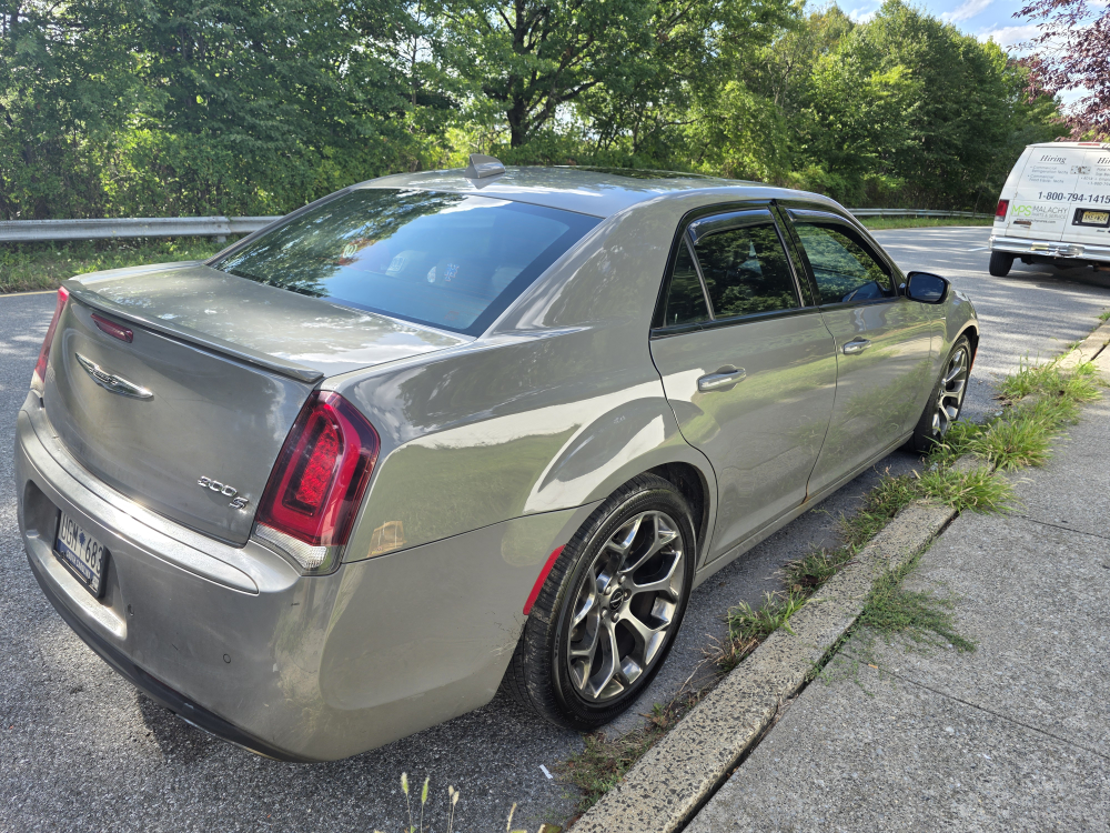 2017 Chrysler 300s - photo 3