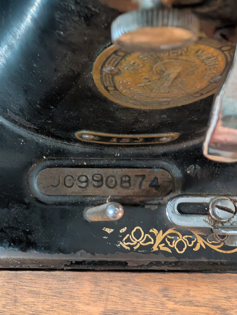 Vintage Singer 99k Sewing Machine - photo 4