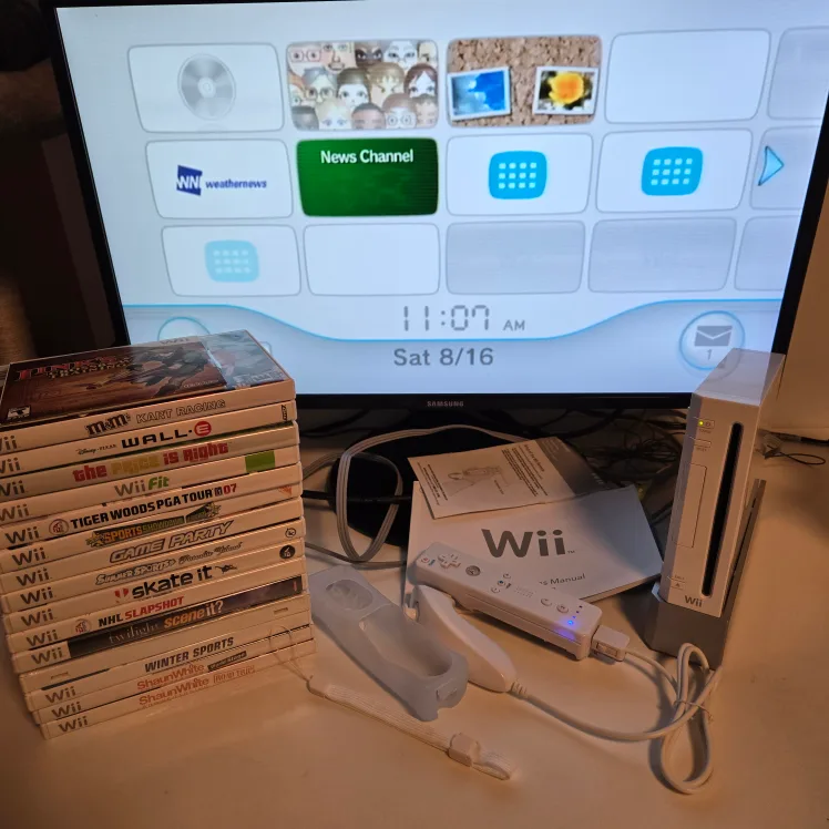 Wii Bundle. Clean. Complete with everything + games. Nintendo thumbnail