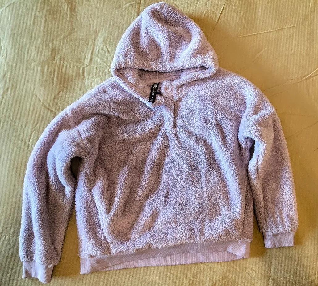 ika.lux Lavender Fuzzy Pullover Hoodie - Size L thumbnail