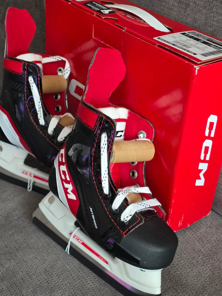 CCM Jetspeed Youth Ice Skates - Size 9 Brand New from $35 image indicator(5)