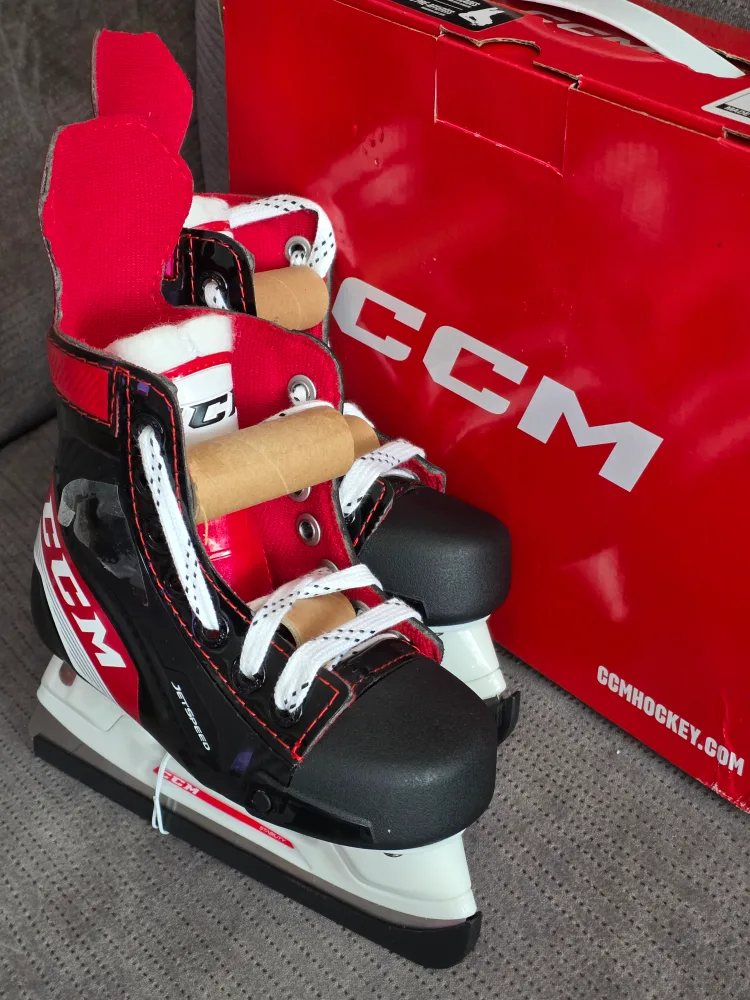 CCM Jetspeed Youth Ice Skates - Size 9 Brand New from $35 image indicator(6)