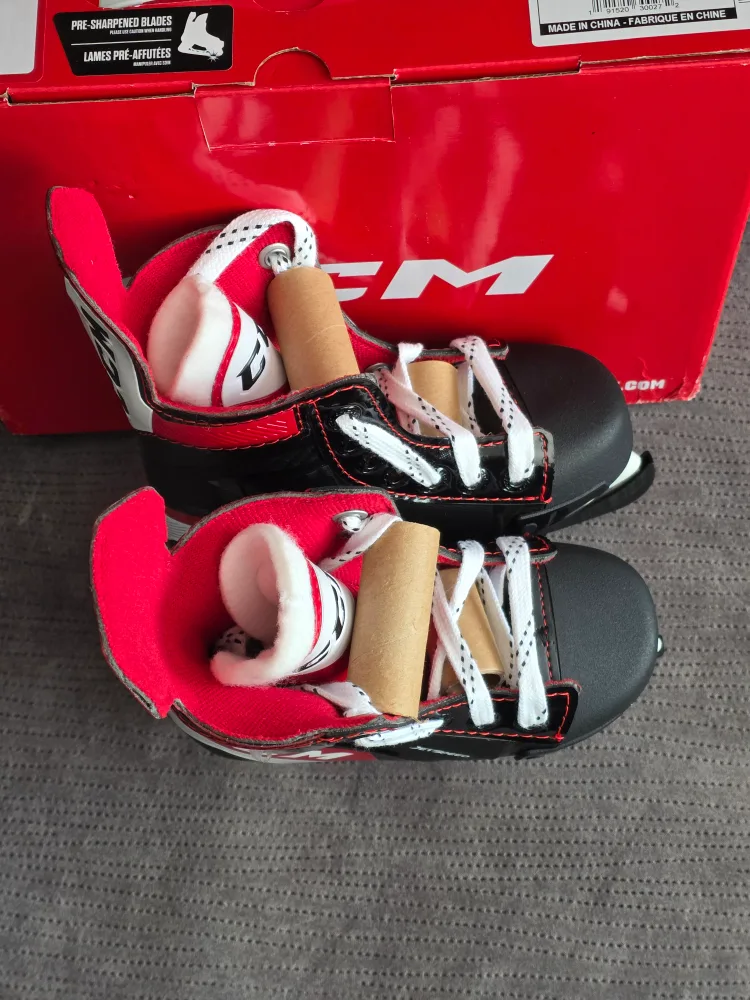 CCM Jetspeed Youth Ice Skates - Size 9 Brand New from $35 image indicator(7)