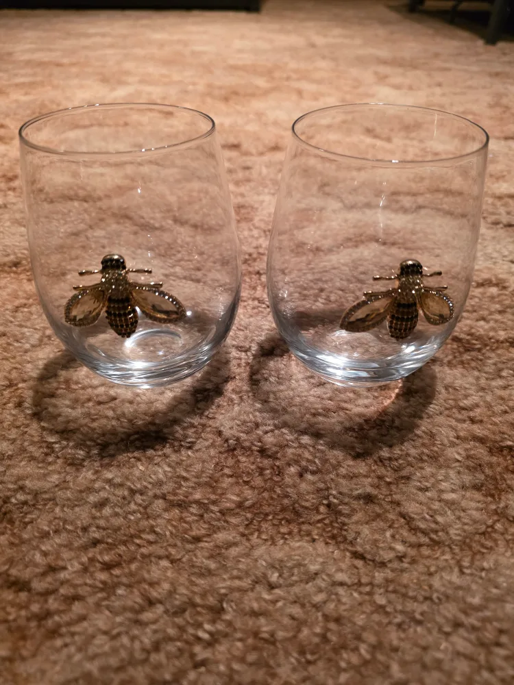 Set of 2 Bee Embellished Wine Glasses 🧡 image indicator(3)