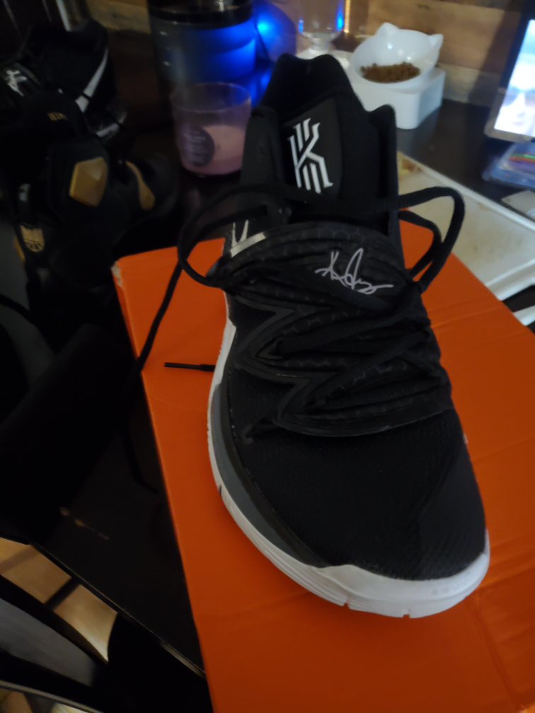 Nike Kyrie 5 Basketball Shoes - photo 4