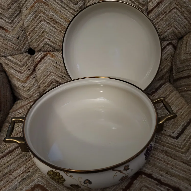 Villa Grande Enamel Casserole Dish image indicator(2)