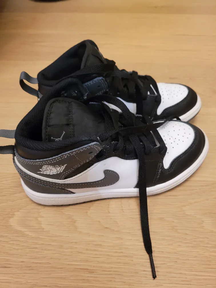 Jordan 1 Mid Sneakers - Size 1Y
