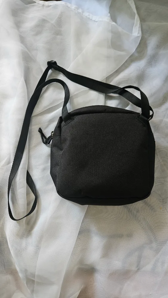 Moving Sale - Must Go: Herschel Crossbody Bag Black image indicator(3)