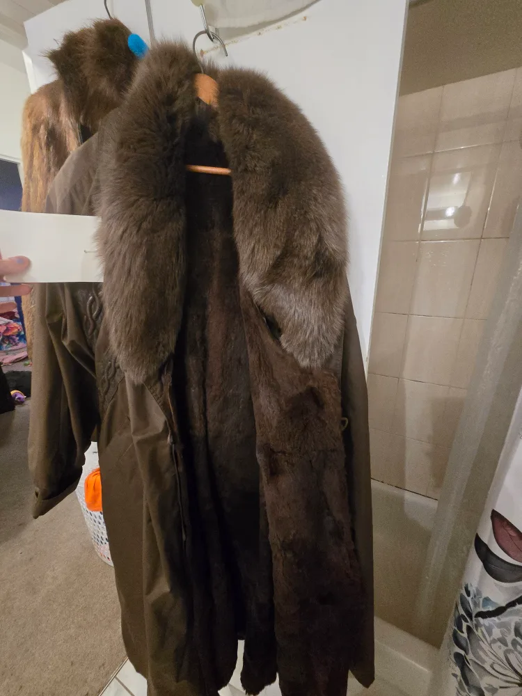 Paul Magder Furs Toronto Fur Coat image indicator(3)