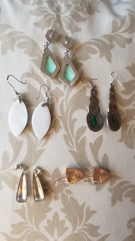 Different Style Earings image indicator(3)