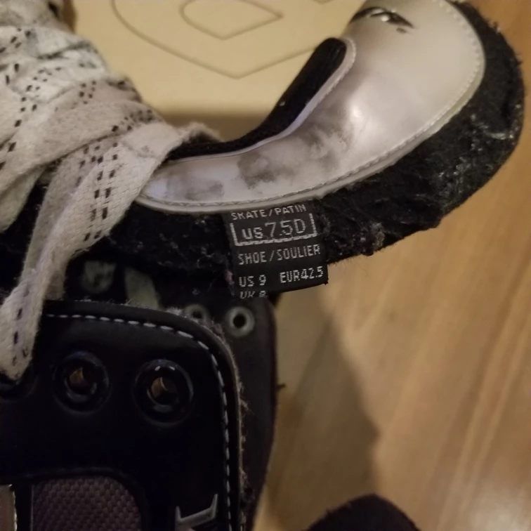 Hockey Ice Skates - Shoe size 9 - photo 2