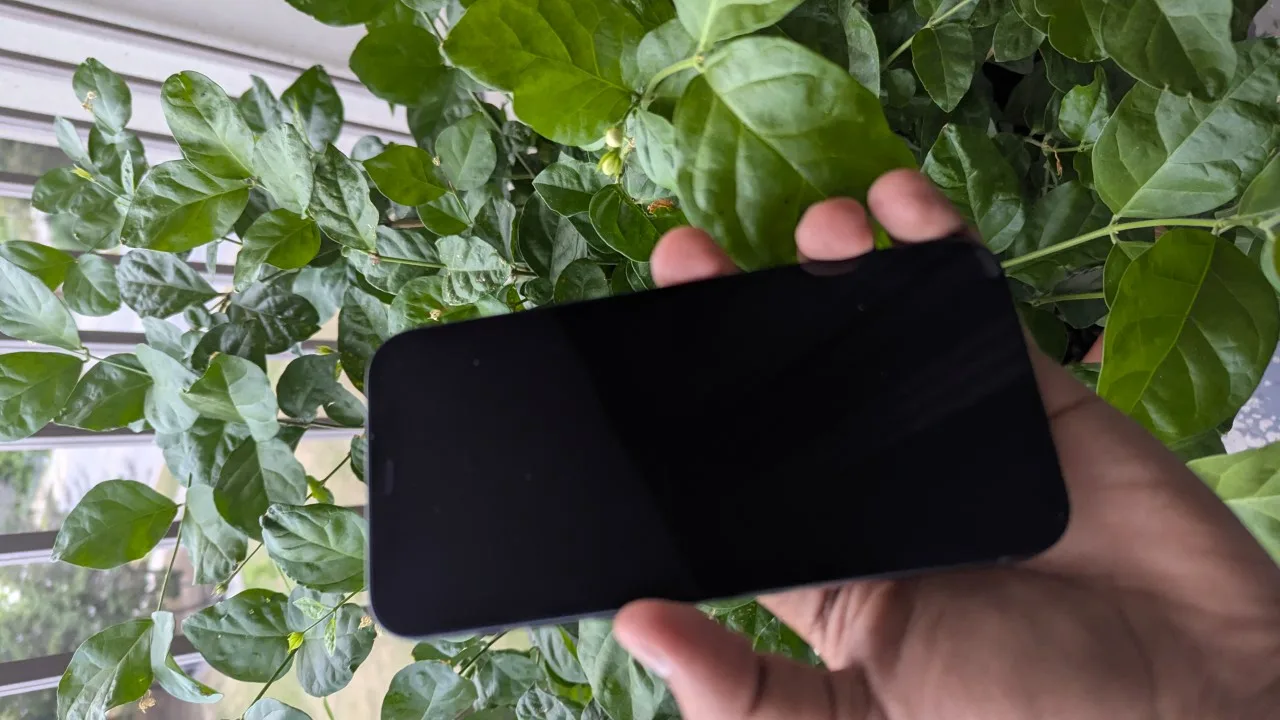 iPhone 12 - Black thumbnail