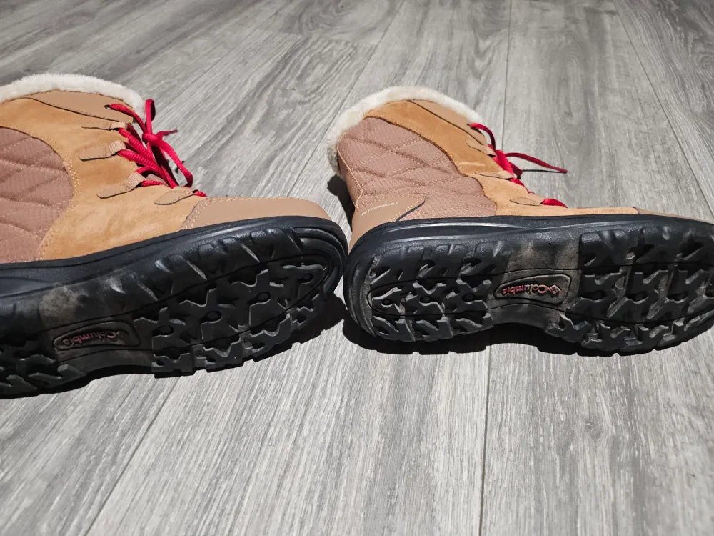 Columbia Women's Winter Boots image indicator(3)