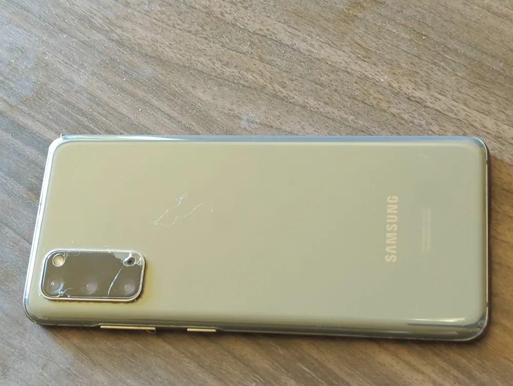 Samsung Galaxy S20 - Cracked Camera image indicator(2)