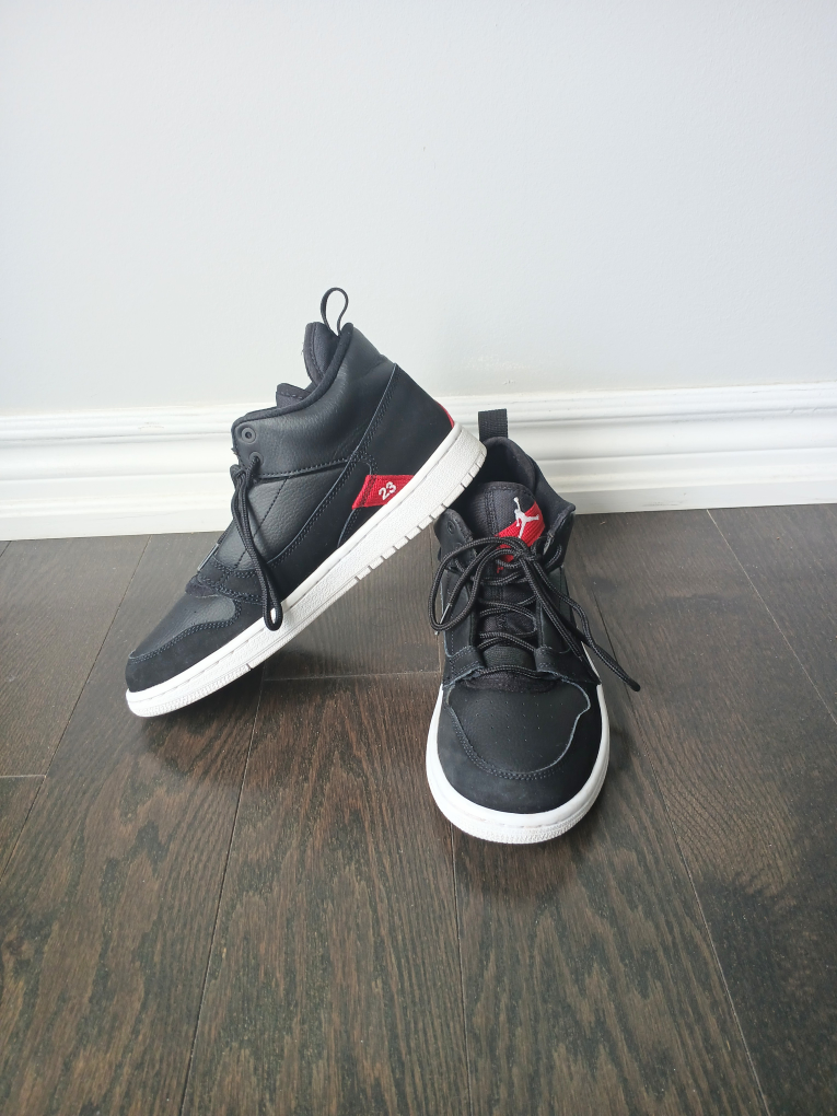 5.5Y Air Jordan Fadeaway GS in Black and Gym Red - photo 2