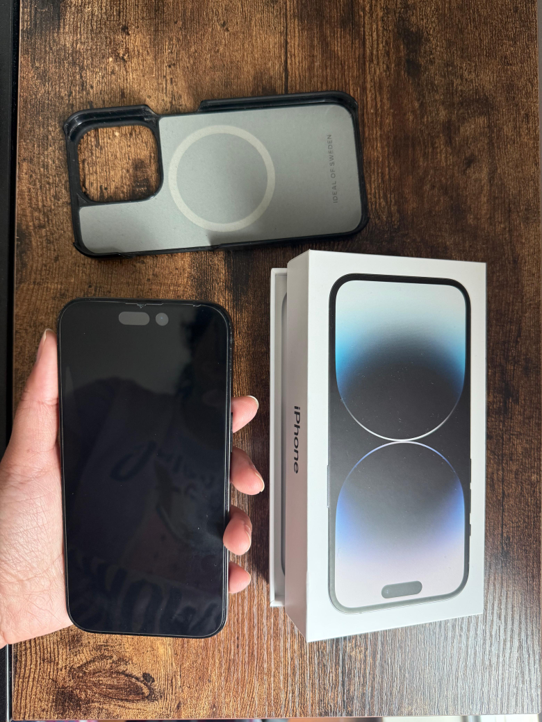 iPhone 14 Pro (128 gb) - Black - Includes Case