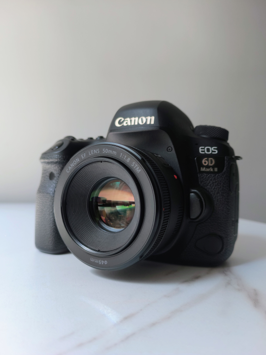 Canon EOS 6D Mark II DSLR Bundle – 3 Lenses + Accesories