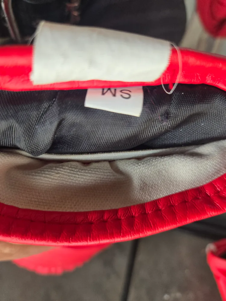 Everlast Red Boxing Gloves - Size Small image indicator(3)