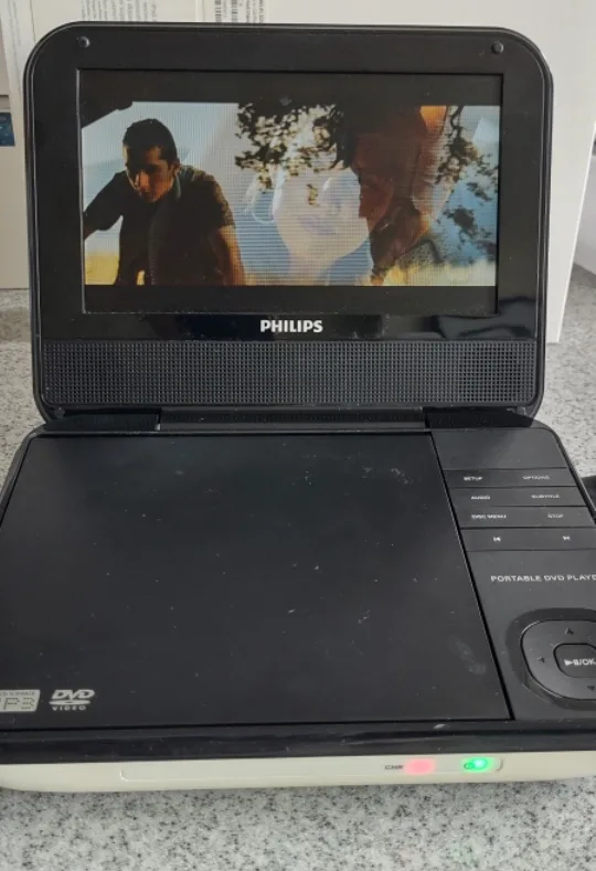 Philips PD9012 Portable DVD Player - 7" Dual LCD with  CDs image indicator(5)