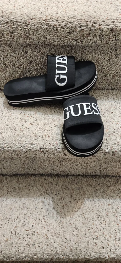 Guess Black Slides image indicator(2)