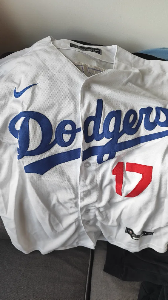 Nike Dodgers Ohtani #17 Jersey - Size S thumbnail
