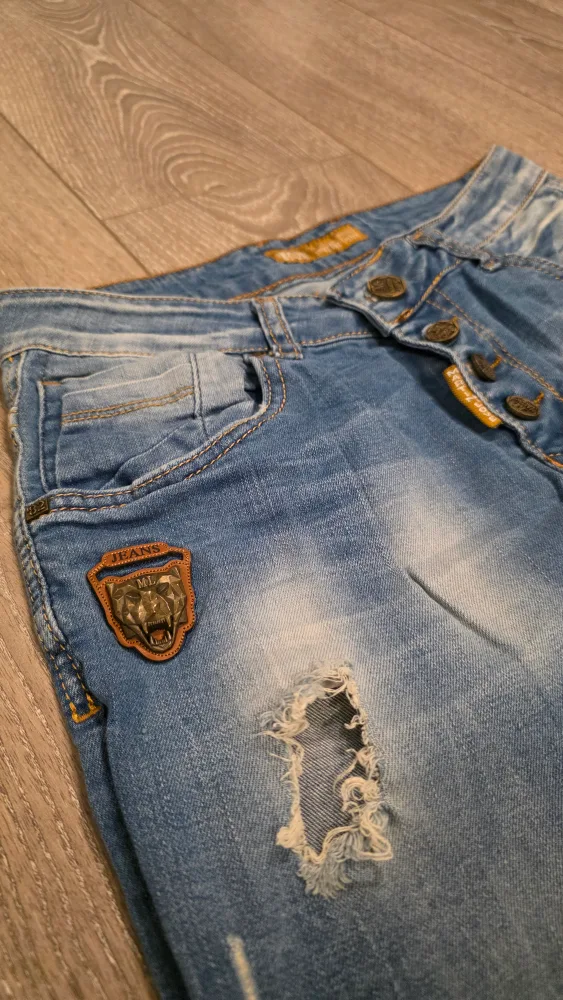 Size 25 - Low Rise Boyfriend Jeans thumbnail