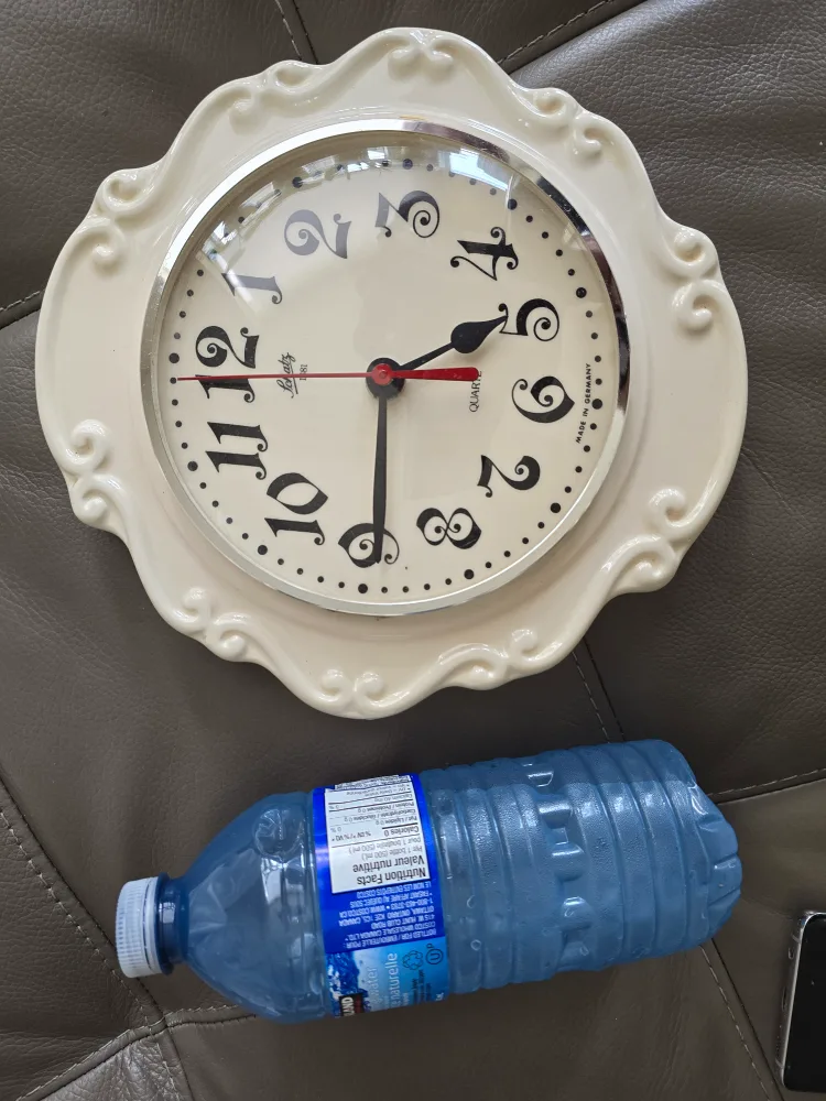 Schatz 1881 Quartz Wall Clock - Cream image indicator(5)