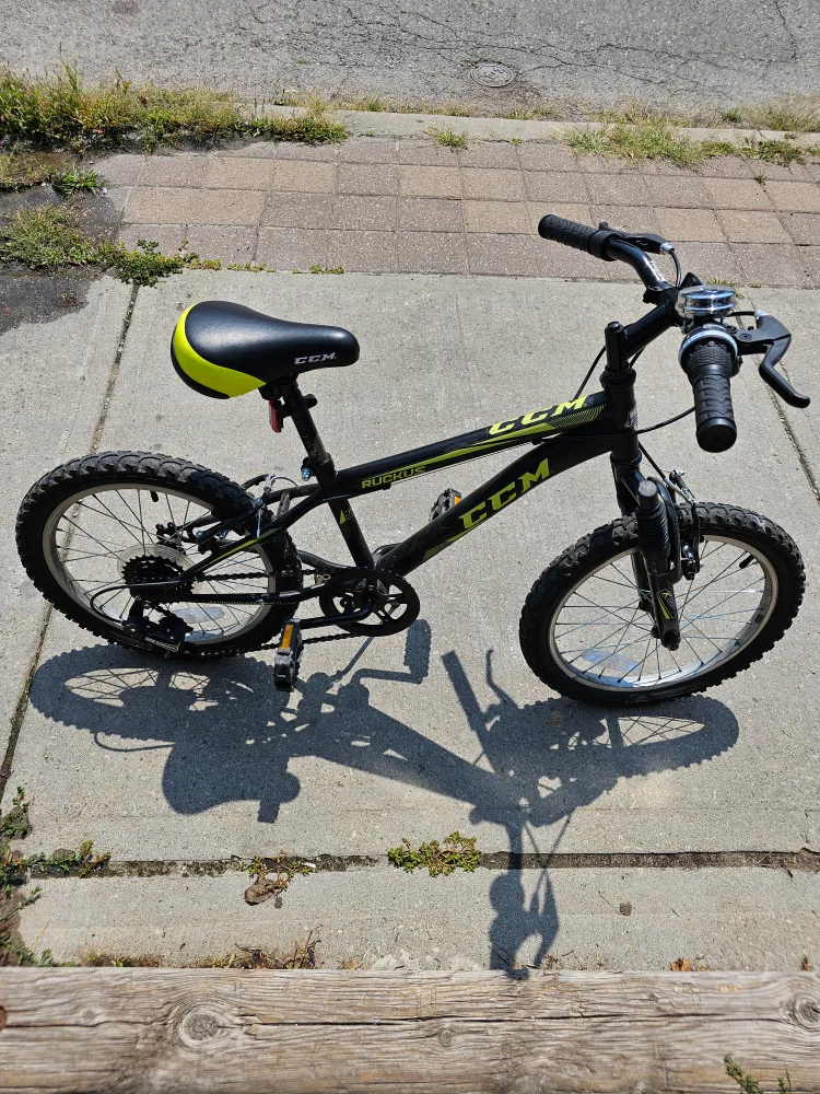 CCM Ruckus Kids' Bike - Black & Green thumbnail