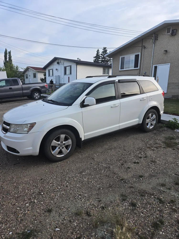 2010 White Dodge Journey SUV image indicator(2)