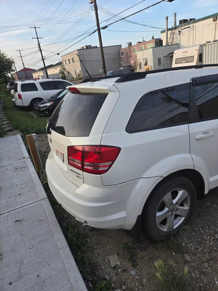 2010 White Dodge Journey SUV image indicator(4)