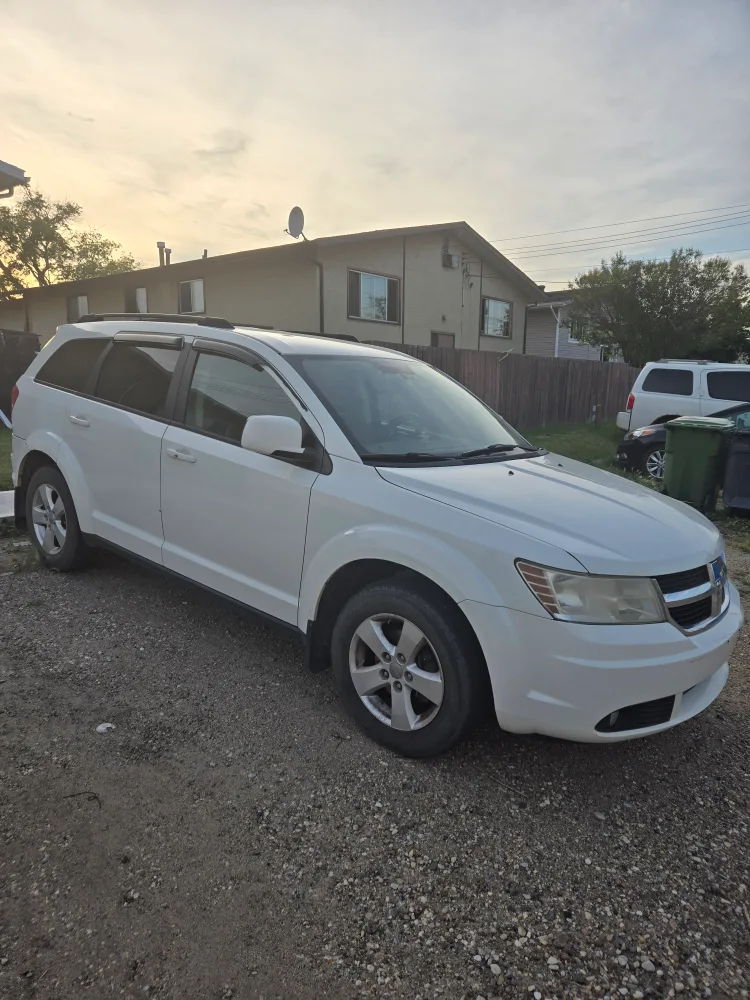 2010 White Dodge Journey SUV image indicator(5)