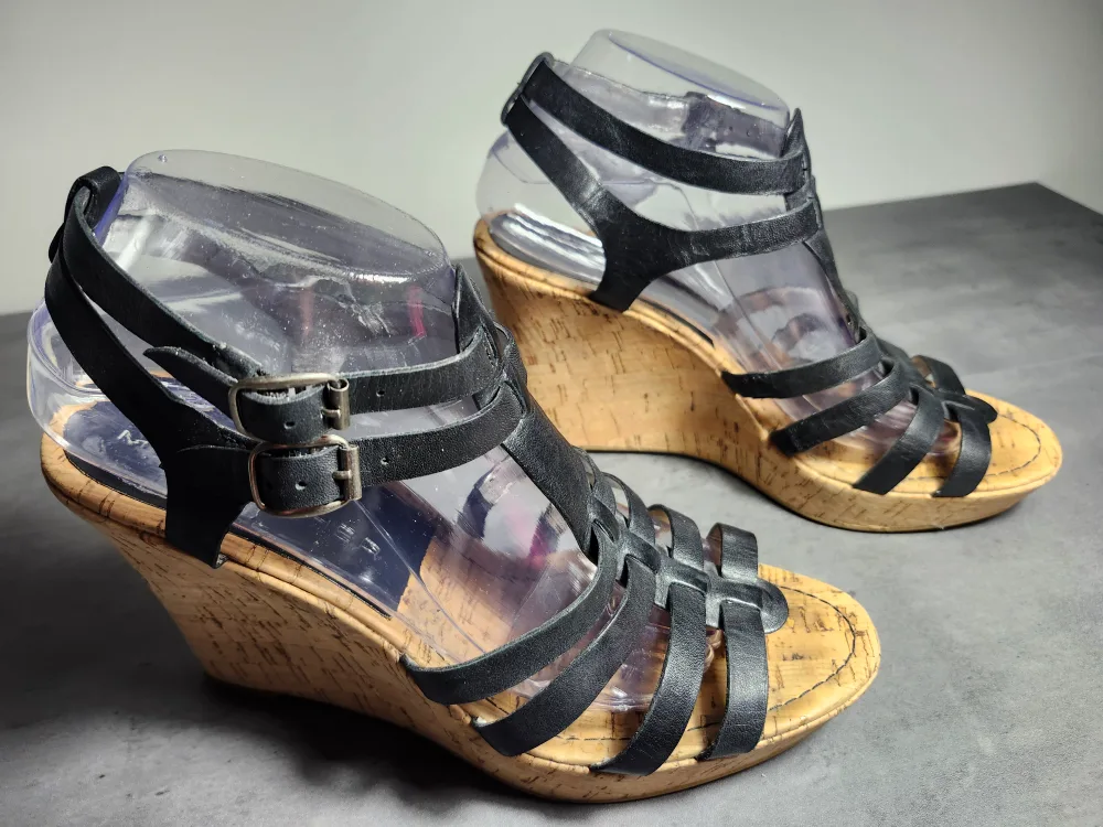 FREEBIE: Women's Sandals image indicator(2)