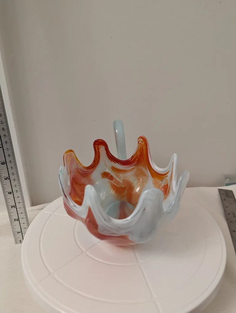 Glass Swan bowl Cadmium Orange &  Translucent White image indicator(4)