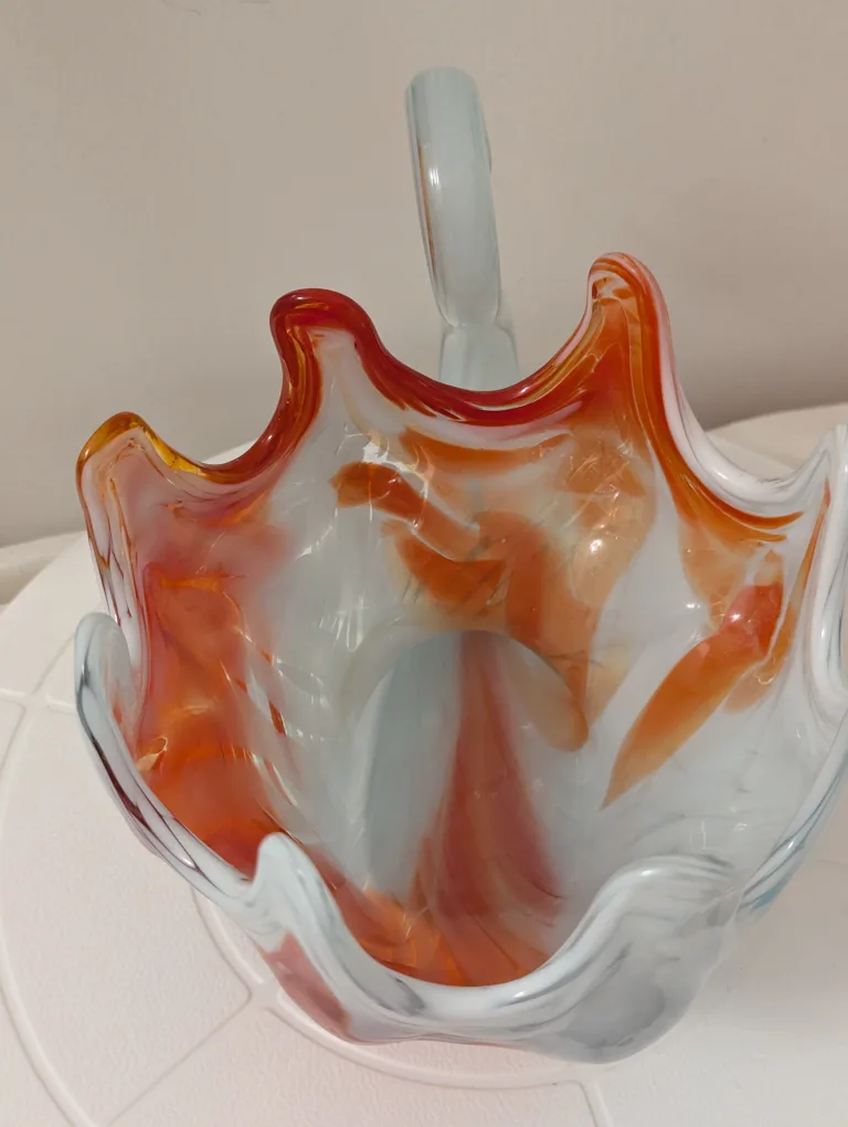 Glass Swan bowl Cadmium Orange &  Translucent White image indicator(5)