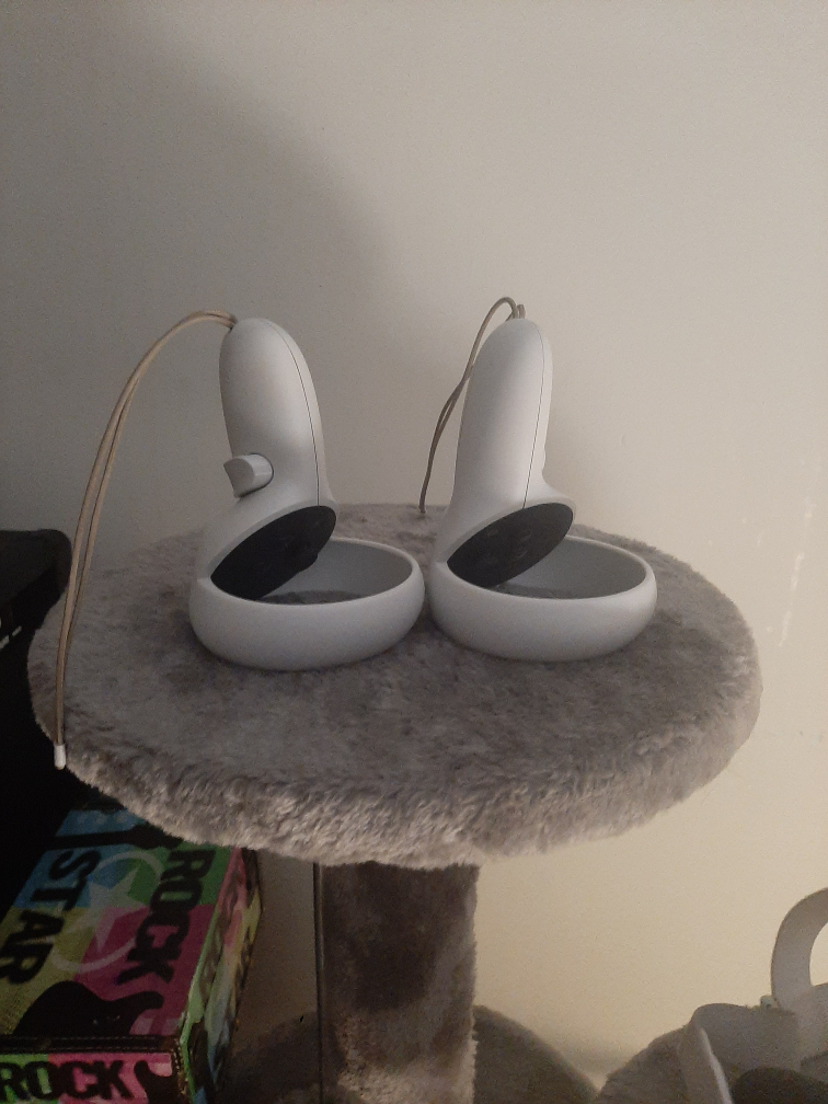 Meta Quest 2 VR Headset - photo 2