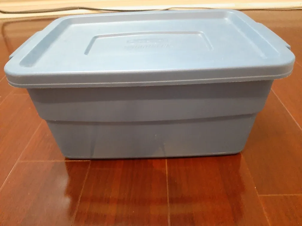 Rubbermaid Roughneck Storage Bin - Blue thumbnail