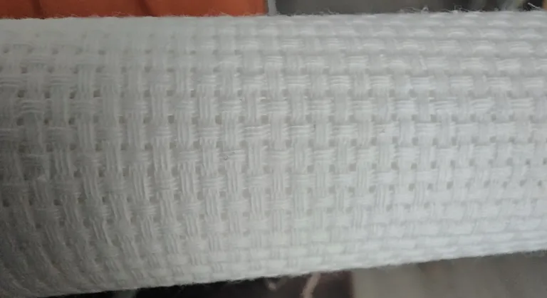 Loops and Thread Aida Cloth (11 Count) image indicator(3)