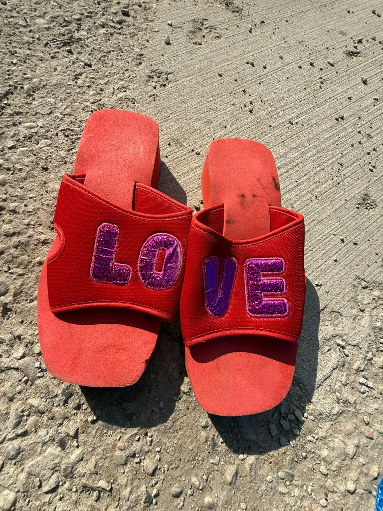 Red "LOVE" Slides thumbnail