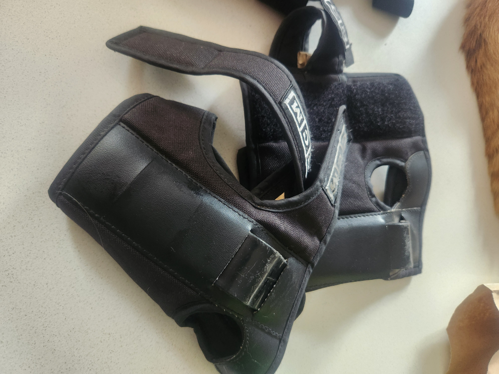 CCM inline / roller blading Knee elbow and wrist pads - photo 2
