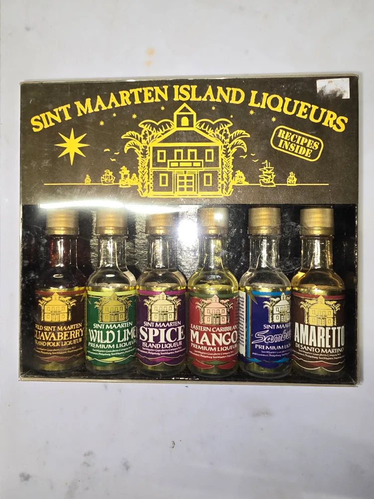 Sint Maarten Island Liqueurs Set thumbnail