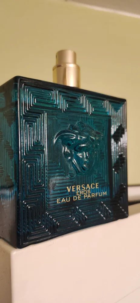 USED. Versace Eros Eau de Parfum 100ml.. PRICE FIRM image indicator(2)