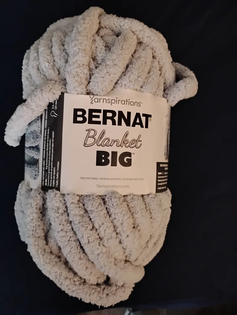 NEW!! BERNAT BLANKET BIG YARN IN MISTY GREY thumbnail