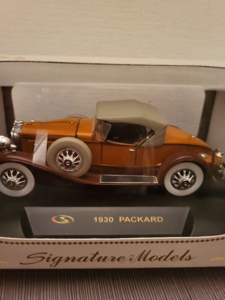 Signature Models 1930 Packard Diecast Car