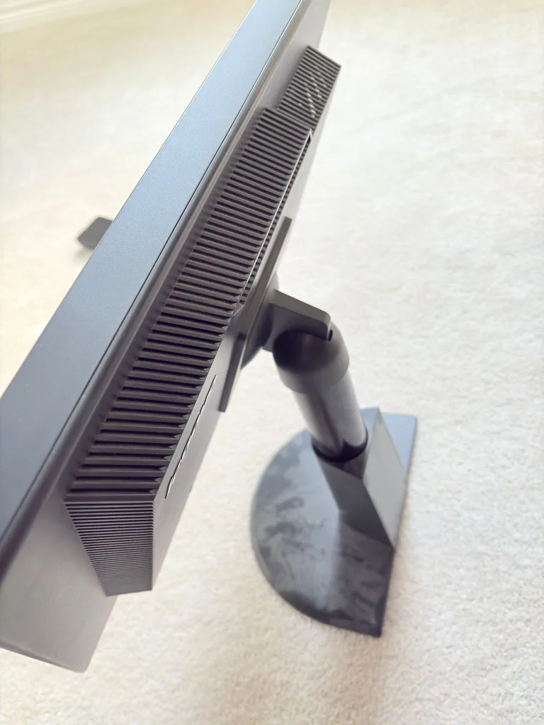 Lenovo L2240p Wide Monitor. please read the description image indicator(3)