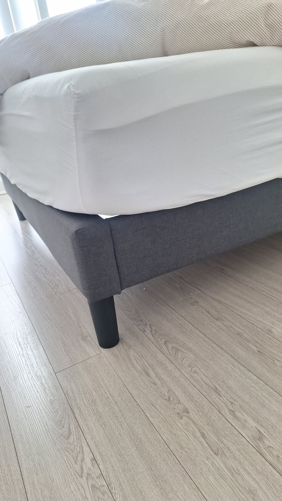 Bed frame and mattress - queen size - photo 2