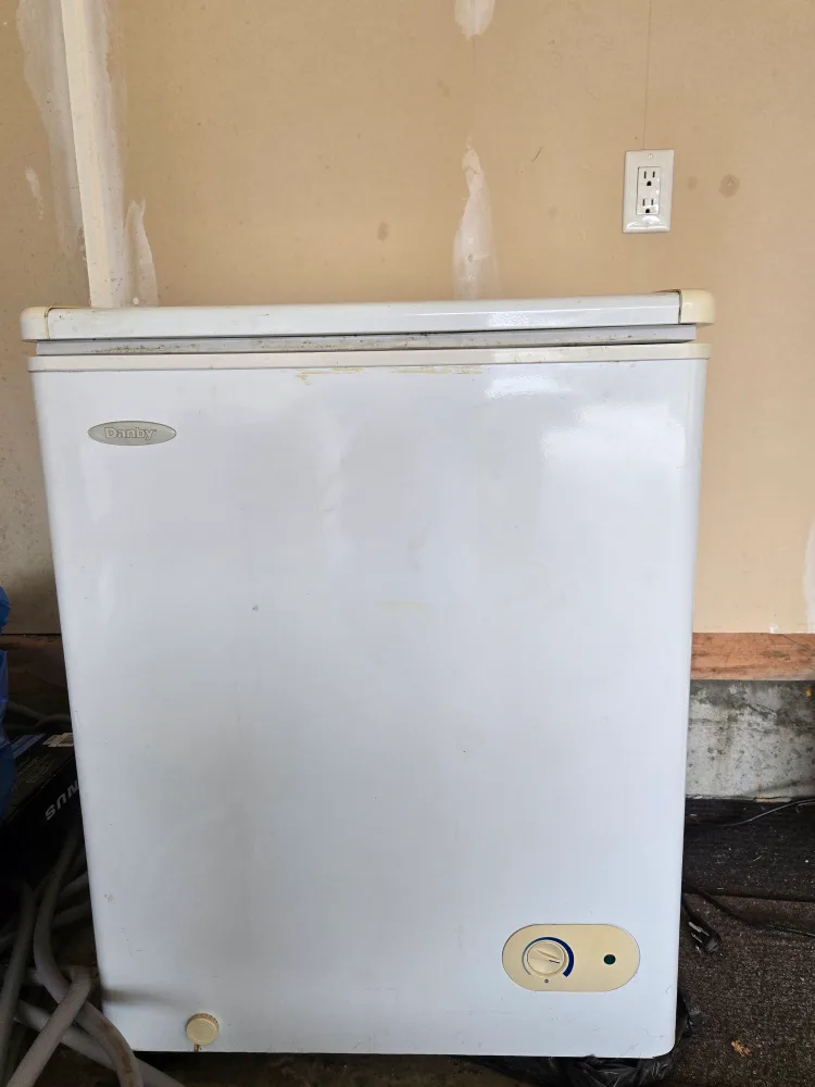 Danby Chest Freezer DCF401W 3.6 cubic feet thumbnail