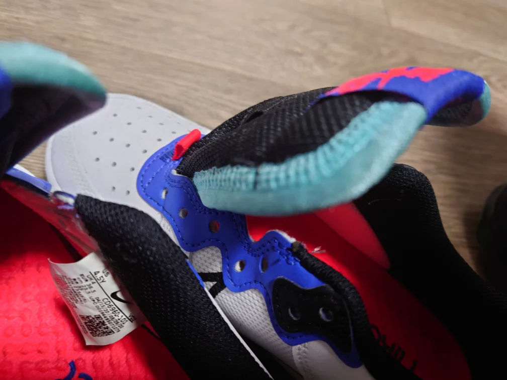 Nike Air Force 1 React White/Black image indicator(2)