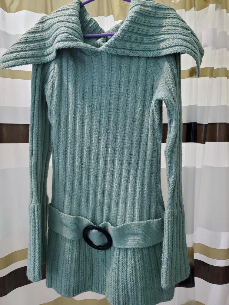 Pale green sweater thumbnail
