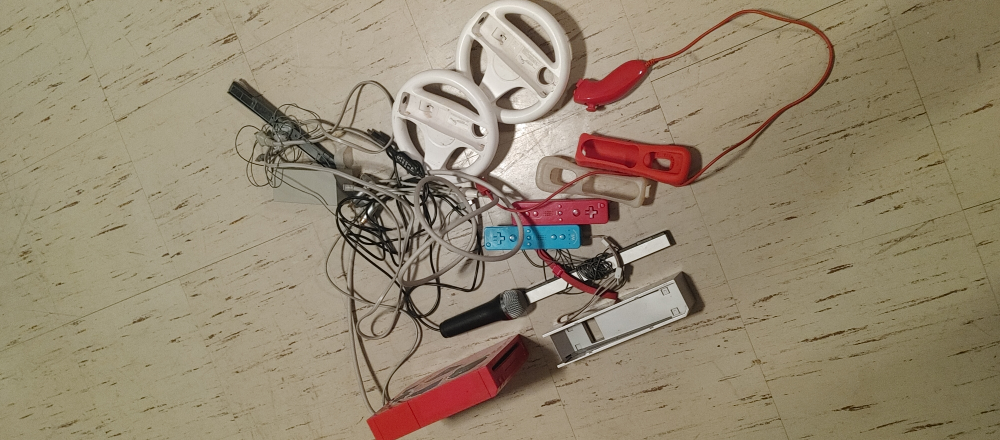 Nintendo Wii Bundle - Red Edition - photo 3